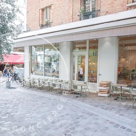 Near Pantheon 5e Apartment